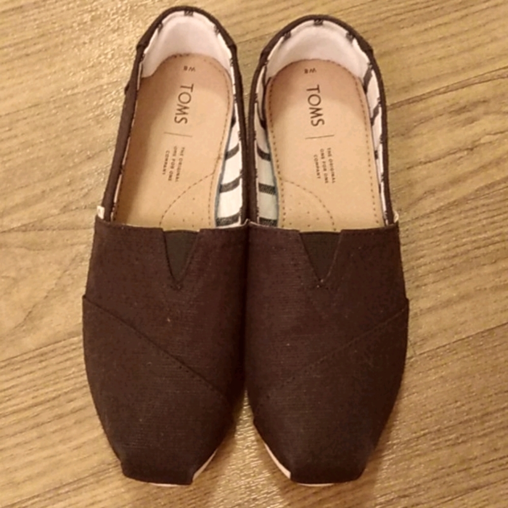 Woman's Black Toms